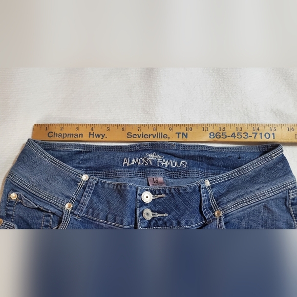 Almost Famous Distressed Cropped Blue Jeans - Picture 6 of 6